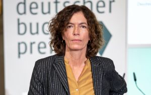 Mehr über den Artikel erfahren “Das Schlüpfen in eine fremde Haut ist wie ein Ausruhen von sich selbst”