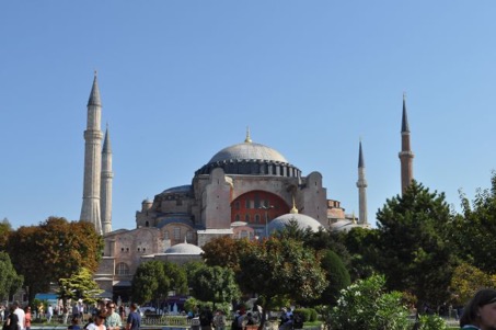 You are currently viewing Die Hagia Sophia in Istanbul. Bau und Kult.