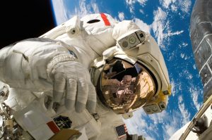 Mehr über den Artikel erfahren Gravity — Anziehung zur Erde
