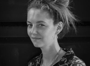 Mehr über den Artikel erfahren „… dann ist Freund*innenschaft noch die größtmögliche Utopie, die denkbar ist“