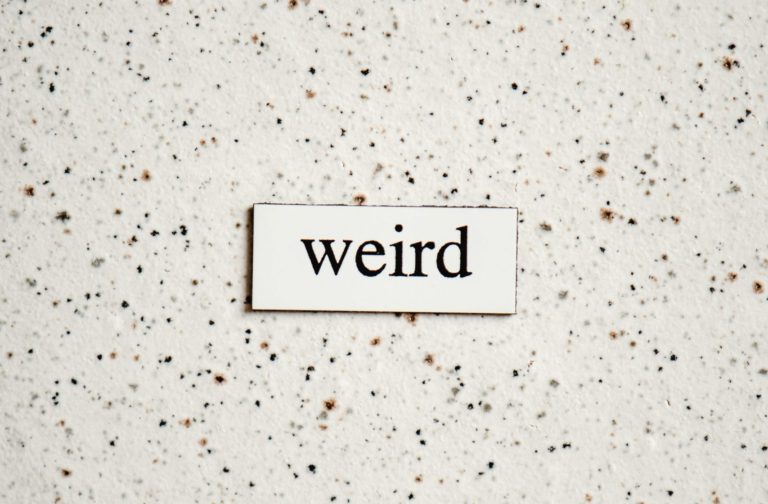 Mehr über den Artikel erfahren Neue Unheimlichkeit, Weirdness und Undeutbarkeit ￼