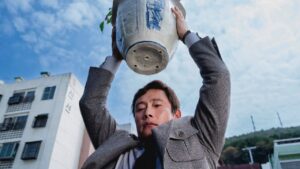 Mehr über den Artikel erfahren Horizontaler Klassenkampf und KI als Mordmotiv: Park Chan-Wooks “No Other Choice”